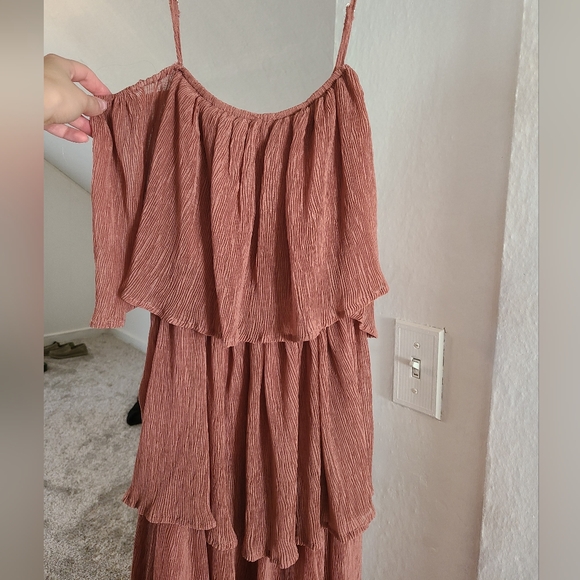 Off the shoulder rose midi ruffle dress - Picture 4 of 5